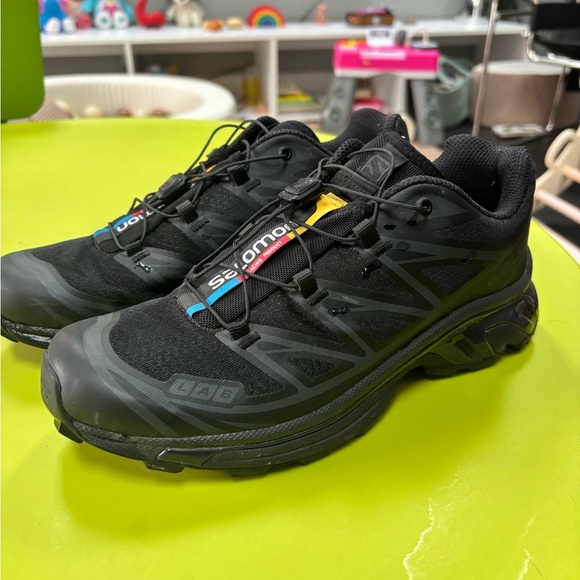 Salomon Shoes - Salomon Black Athletic Shoes
In excellent condition, worn a few times